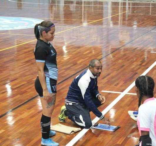 Equipe de futsal feminino de Caraguatatuba disputa vaga na final do Campeonato Municipal de Guararema