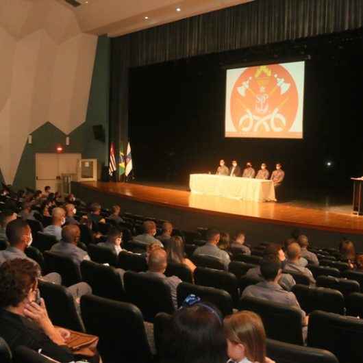 Prefeito de Caraguatatuba participa de homenagem a Guarda-Vidas