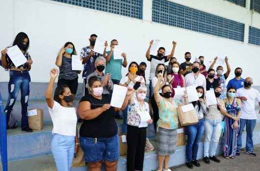 Moradores do Nova Caraguá II concluem curso de Barbeiro do SESI e recebem certificado e kit de trabalho Moradores do Nova Caraguá II concluem curso de Barbeiro do SESI e recebem certificado e kit de trabalho