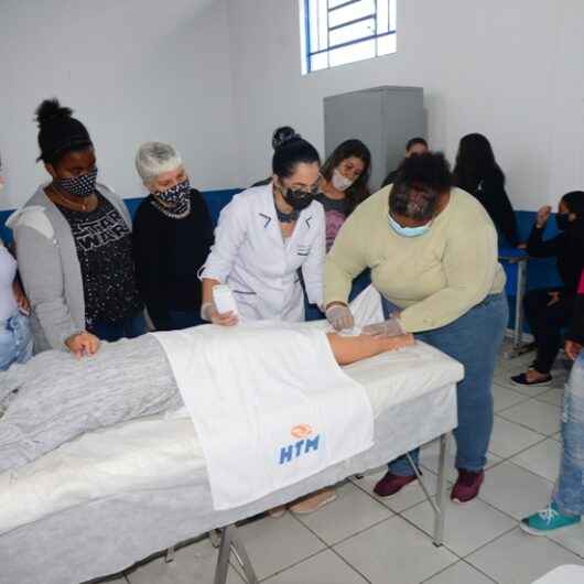 Moradores do Nova Caraguá II concluem cursos de Limpeza de Pele e Depilação oferecidos pela Prefeitura, SESI e CEF