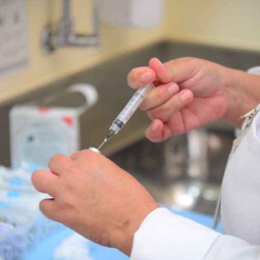 Campanha de Multivacinação segue até quinta (28) em Caraguatatuba; mais de mil crianças e adolescentes se vacinaram