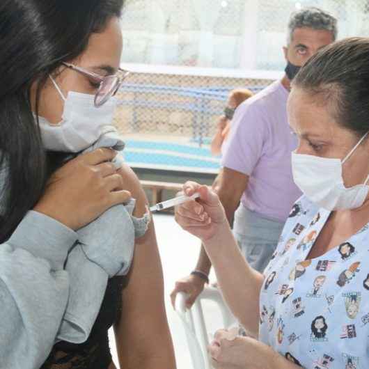 Caraguatatuba aplica mais de 180 mil doses de vacina contra Covid-19; população adulta vacinada ultrapassa 100%