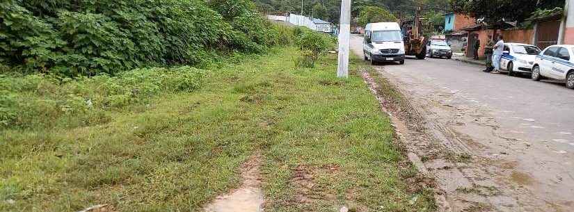 Prefeitura de Caraguatatuba retira cerca em área pública no bairro Casa Branca