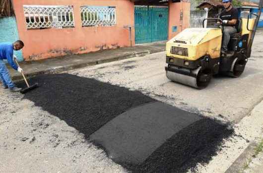 Prefeitura de Caraguatatuba reforça Operação Tapa Buracos e instala lombadas pela cidade Prefeitura de Caraguatatuba reforça Operação Tapa Buracos e instala lombadas pela cidade