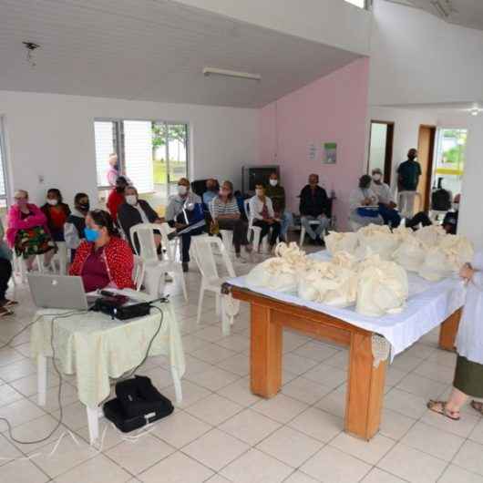 Moradores do programa Vila Dignidade comemoram Dia do Idoso