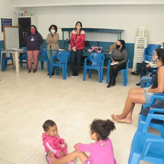 Secretaria de Habitação de Caraguatatuba promove palestra motivacional para moradores do Nova Caragua II