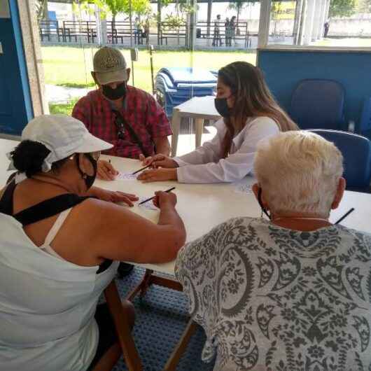 Idosos participam de grupo psicossocial e de fisioterapia pós Covid-19