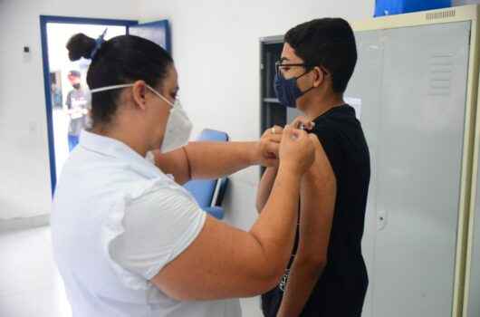 Vacinação contra Covid-19 para crianças, de cinco a 11 anos, com comorbidades e deficiência começa nesta terça