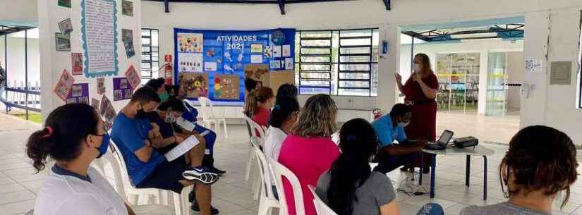 Funcionários de escola do Perequê-Mirim recebem orientações sobre conduta profissional no serviço público Funcionários de escola do Perequê-Mirim recebem orientações sobre conduta profissional no serviço público