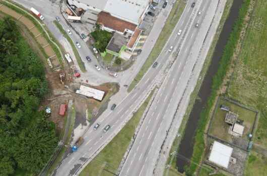 Rodovia SP-55 fica bloqueada para obras do Canal Extravasor; Avenida da Praia segue como rota alternativa Rodovia SP-55 fica bloqueada para obras do Canal Extravasor; Avenida da Praia segue como rota alternativa