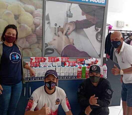 Fundo Social de Caraguatatuba recebe doação de leite do Arena Freestyle Show