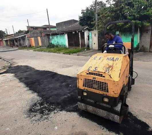 Operação Tapa Buracos chega ao bairro Perequê-Mirim, região sul de Caraguatatuba