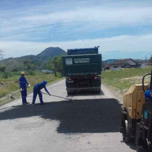 Prefeitura executa Operação Tapa Buracos nos bairros Rio do Ouro e Jardim Jaqueira