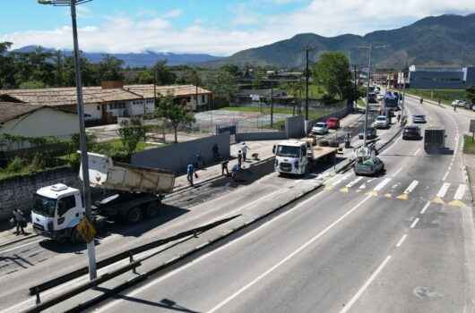 Prefeitura de Caraguatatuba assume operação e inicia Tapa Buracos na Rodovia Rio-Santos Prefeitura de Caraguatatuba assume operação e inicia Tapa Buracos na Rodovia Rio-Santos