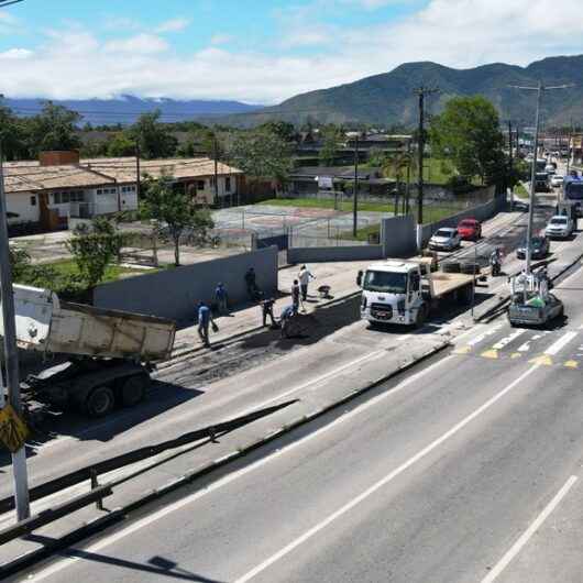 Prefeitura de Caraguatatuba assume operação e inicia Tapa Buracos na Rodovia Rio-Santos