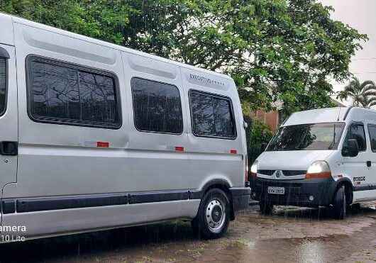 Fiscalização de Posturas autua quatros vans de turismo irregular em Caraguatatuba no fim de semana