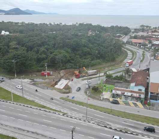 Obras do Canal Extravasor, no Jardim Britânia, avançam e motoristas devem evitar trafegar pela Rodovia SP-55