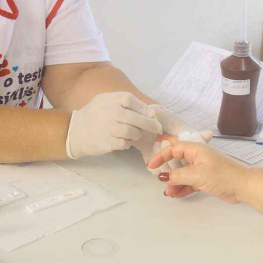 Prefeitura de Caraguatatuba continua com testes rápidos para HIV durante 'Dezembro Vermelho'