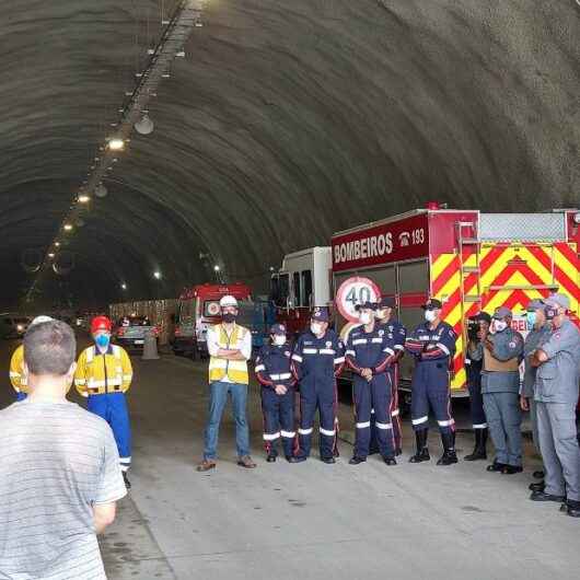 SAMU auxilia no regaste às vítimas de acidente durante simulado na nova serra Rodovia dos Tamoios