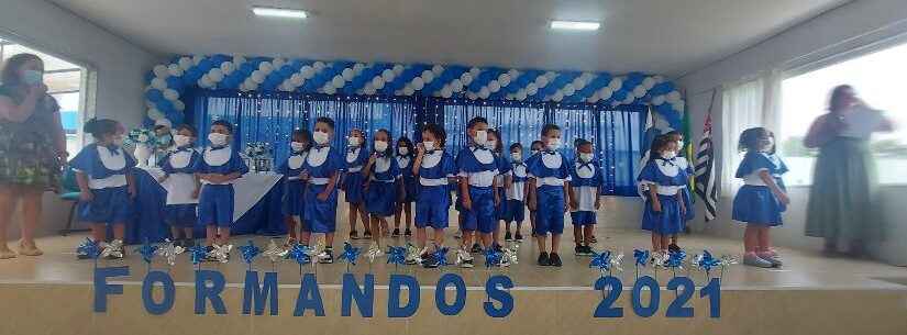 Papai Noel, presentes e brincadeiras marcam encerramento do ano letivo em Caraguatatuba