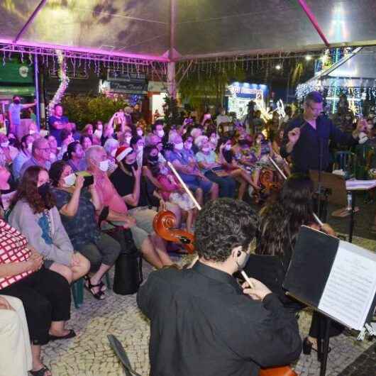 Prefeitura Municipal, Fundacc e Turismo promovem apresentações natalinas na Praça Dr. Cândido Mota