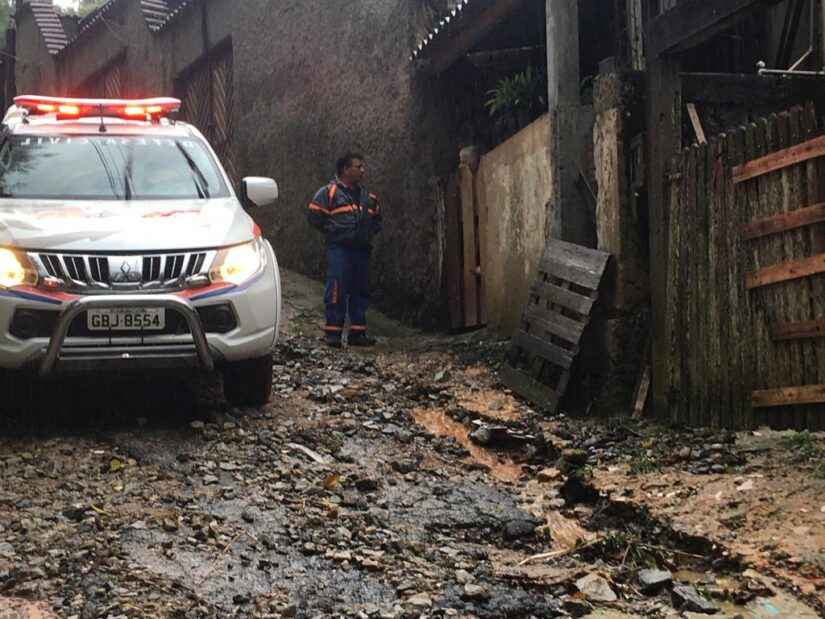 Caraguatatuba registra mais de 140 mm de chuva e entra em estado de atenção