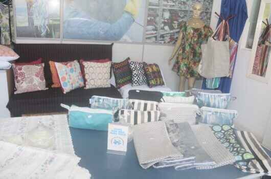 Fundo Social de Caraguatatuba realiza Bazar Solidário com peças feitas por monitoras e ex-alunas Fundo Social de Caraguatatuba realiza Bazar Solidário com peças feitas por monitoras e ex-alunas