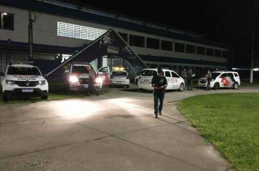 Escola da zona sul de Caraguatatuba é invadida e roubada Escola da zona sul de Caraguatatuba é invadida e roubada