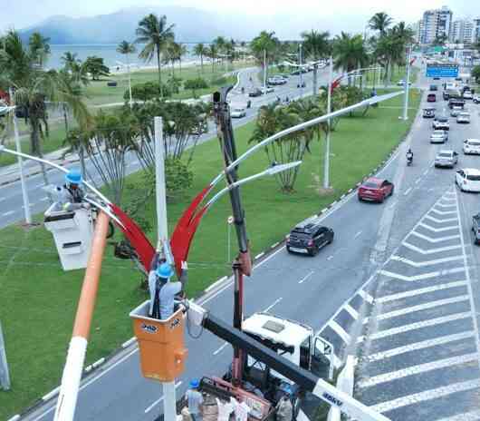 Secretaria de Obras inicia modernização da iluminação do trecho da Avenida da Praia no Indaiá e Aruan
