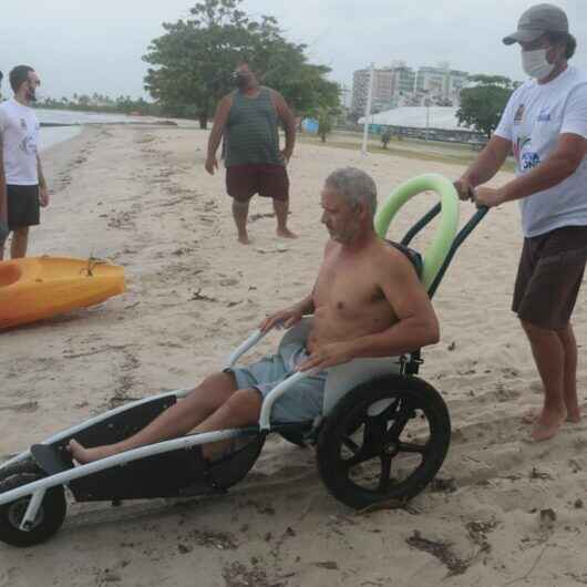 Retorno do programa Praia Acessível é marcado pela inclusão social e esportiva de autistas e PCDs