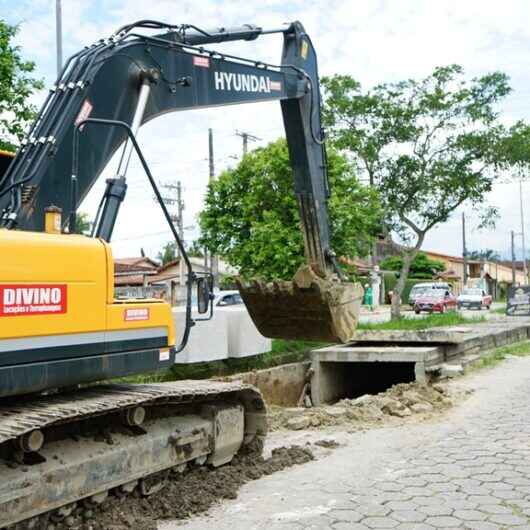 Caraguatatuba continua com obras de recapeamento e drenagem em ruas das regiões sul e central