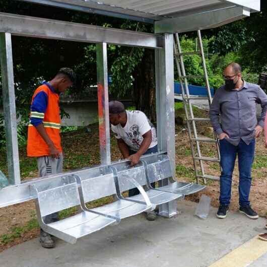 Prefeitura de Caraguatatuba inicia mais uma etapa de instalação de abrigos de pontos de ônibus