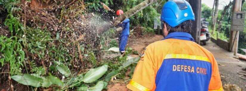 Defesa Civil alerta para previsão de chuvas prolongadas e ventos fortes até domingo no Litoral Norte