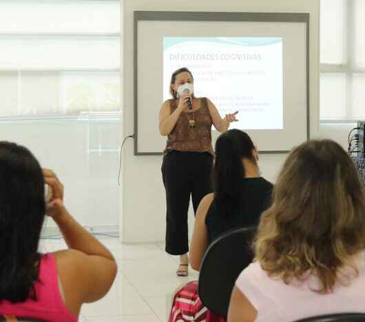 Caraguatatuba capacita professores sobre déficit de atenção e hiperatividade