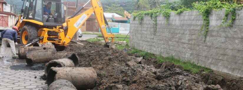 Prefeitura de Caraguatatuba troca tubulação danificada no Jardim Gaivotas