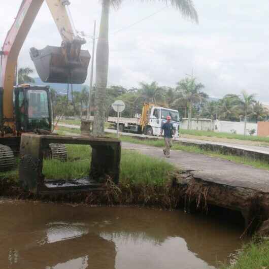 Prefeitura recupera trecho com erosão em ciclovia no bairro Porto Novo