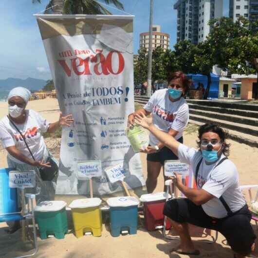 Carnaval segue com conscientização ambiental nas praias de Caraguatatuba