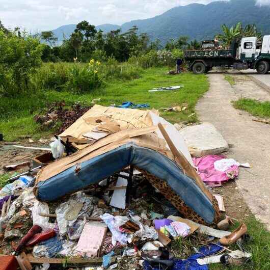 Cerca de 140 toneladas de resíduos são recolhidos durante serviços de limpeza na região sul de Caraguatatuba