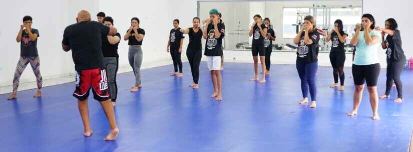 Aula de Defesa Pessoal Feminina de Krav Maga recebe cerca de 20 mulheres em Caraguatatuba