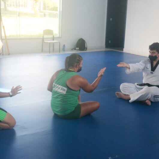 Aula aberta de Taekwondo é neste sábado no espaço Praia Acessível, em Caraguatatuba