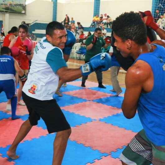 Atletas de Boxe de Caraguatatuba participam de treinamento no Estádio do Morumbi no sábado