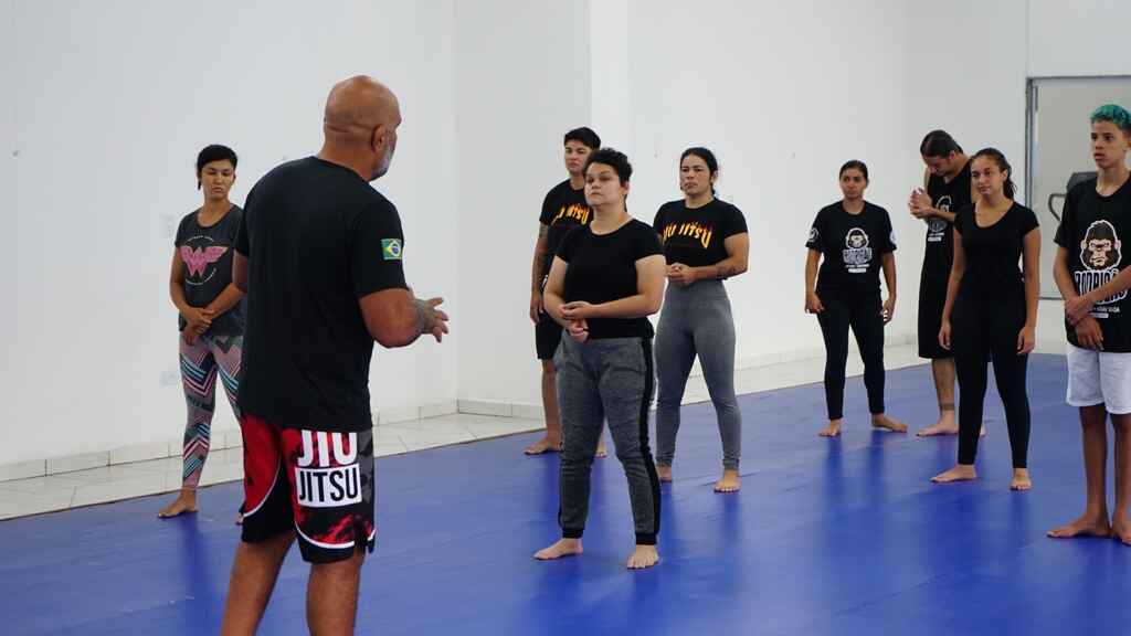 AULA ABERTA DE DEFESA PESSOAL FEMININA