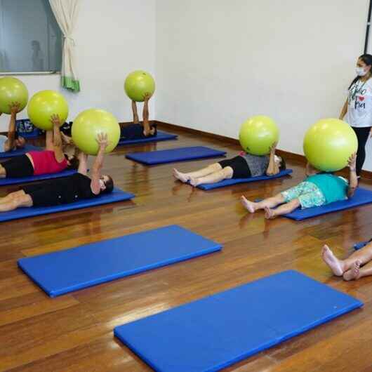Caraguatatuba oferece aulas de pilates para frequentadores do Ciapi