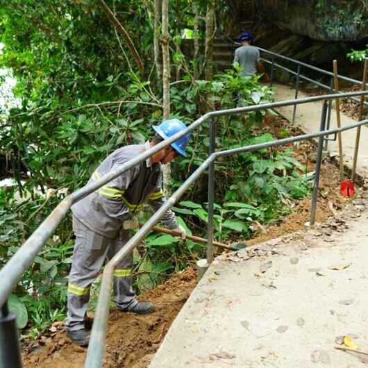 Mais cinco bairros de Caraguatatuba são contemplados com iluminação pública em Caraguatatuba