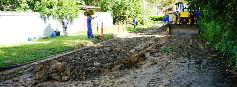 Prefeitura de Caraguatatuba faz manutenção na Rua Ronan Carvalho da Silva, Martim de Sá