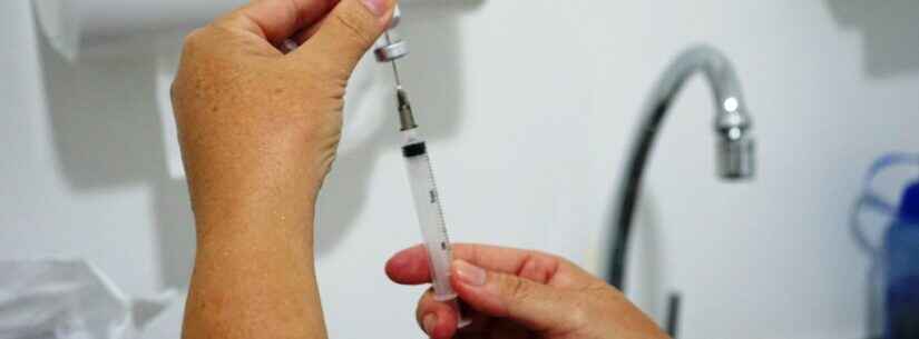 Caraguatatuba vacina 185 pessoas no ‘Dia C’ contra gripe e Covid-19 e segue com imunização durante a semana