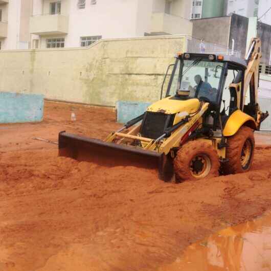 Prefeitura de Caraguatatuba executa trabalho de limpeza após chuvas