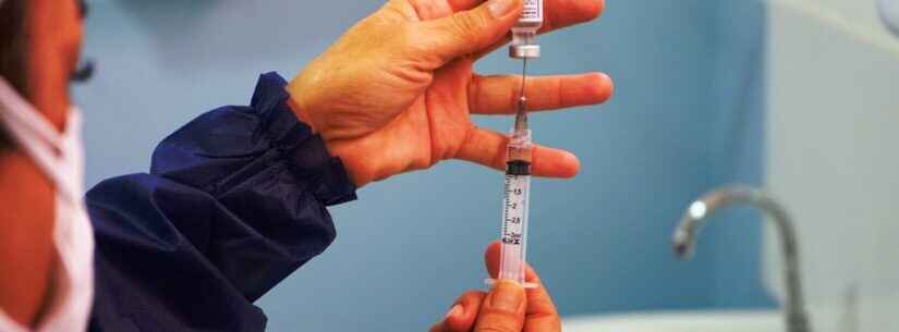 Caraguatatuba inicia vacinação contra gripe para profissionais da saúde e idosos acima de 60 anos na segunda-feira