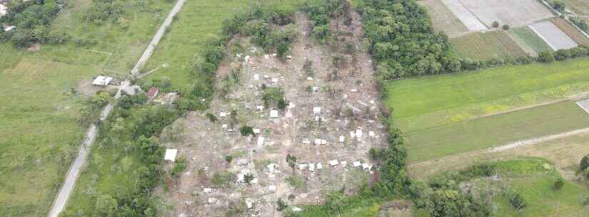 Prefeitura de Caraguatatuba fiscaliza construções irregulares em área particular no Pegorelli Prefeitura de Caraguatatuba fiscaliza construções irregulares em área particular no Pegorelli