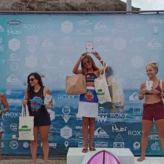 Atleta de Caraguatatuba é campeã na 1ª Etapa do Festival Canela Seca de Longboard no Rio de Janeiro